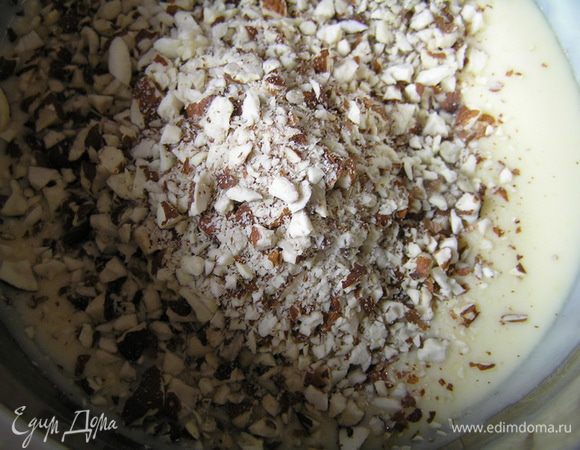 затем миндаль. Хорошо перемешать.