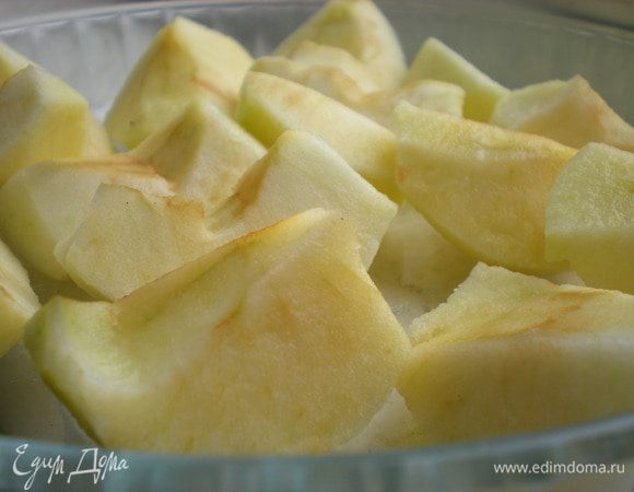 Очистить от кожуры, удалить сердцевину. Запечь в духовке или микроволновке.