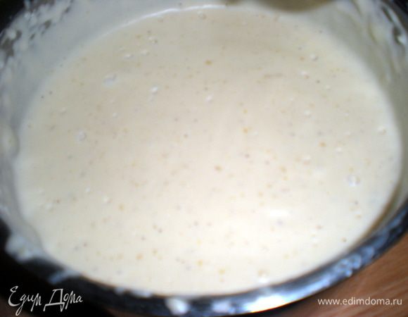 Для соуса: муку обжарить на масле,влить молоко и добавить половину тертого сыра.Активно взбивая,довести до кипения и влить сливки,добавить соль,перец и мускатной орех.