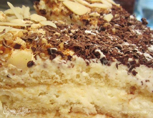 Яйца растирают с сахаром

