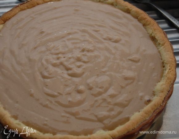 Равномерно распределить на основу и выпекать 15-20 минут при температуре 160 гр. Крем должен загустеть.