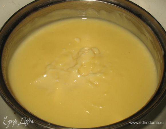 Готовим крем по рецепту http://www.edimdoma.ru/retsepty/46438-krem-kefirnyy-dlya-sladkih-pirozhnyh-ili-keksov