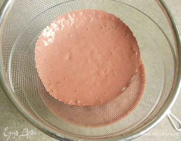 Процедить через сито.