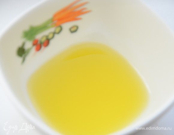 Смазать квадраты лаваш с обеих сторон растительным маслом(лучше оливковым,так ароматнее).