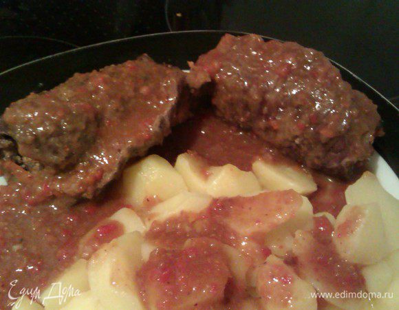 Подаем с картофелем и тушеной капустой.