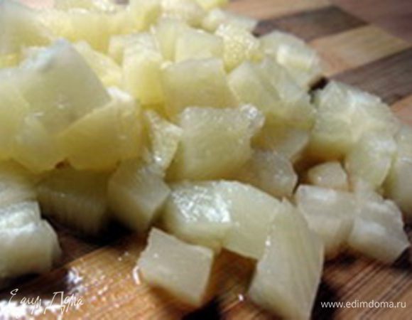 ананас нарезать некрупными кубиками,