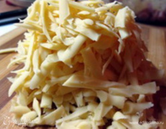 сыр натереть на крупной терке,