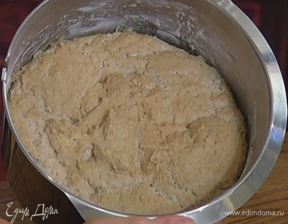 Поставить тесто в теплое место и подождать, пока оно подойдет.