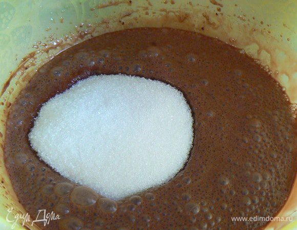 добавить сахар