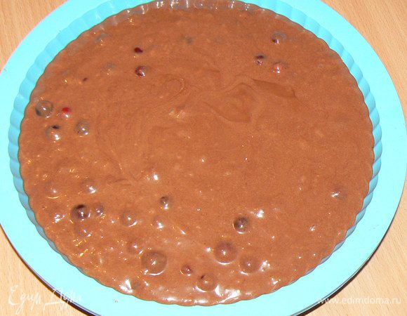 выложить в форму,выпекать  20 минут при температуре 180-200С. Готовность проверить деревянной палочкой.