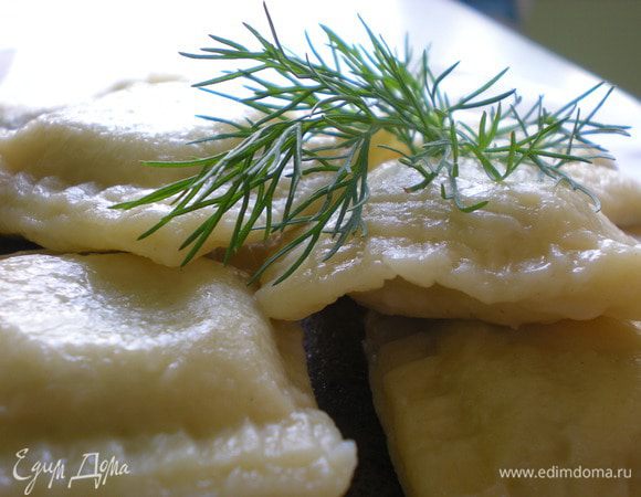 Остается отварить равиоли в подсоленной воде.