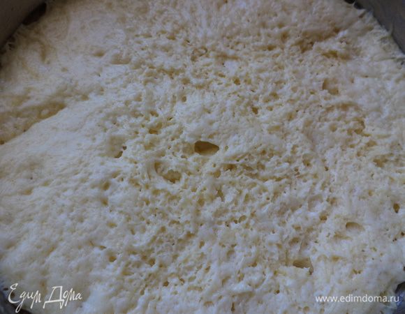 Обычно оно очень быстро подходит,но процесс можно ускорить поставив в таз с горячей водой,и меняя воду