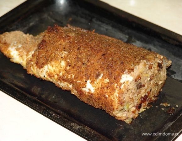 Поставить рыбу в духовку на 30-40 минут при 180С, накрыв фольгой. Вынуть из духовки, полить растопленным сливочным маслом, посыпать петрушкой. 