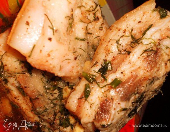 по истечении двух дней сало сложить в банку и хранить в холодильнике использовать по желанию....