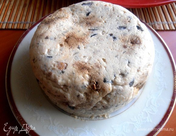 Накрываем крышкой и отправляем в холодильник.У меня настаивался ночь,но масло схватит массу и раньше,часа через два можно пробовать!Для этого переворачиваем миску на тарелочку и снимаем плёнку-всё!