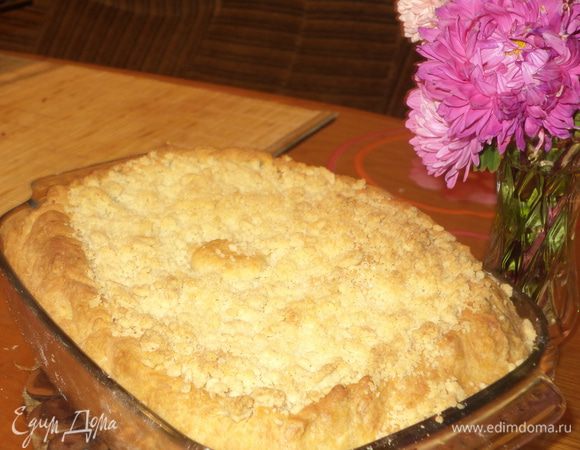 Достаньте из духовки и остудите. Нарежьте на кусочки и наслаждайтесь! Пирог хорош и в теплом, и в холодном виде!