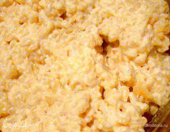 Отварить в молоке рис со щепоткой соли и ванилью до готовности. Оставить остывать. После охлаждения можно дополнительно взбить в блендере, но мне нравится, чтобы попадались мягкие рисинки. 