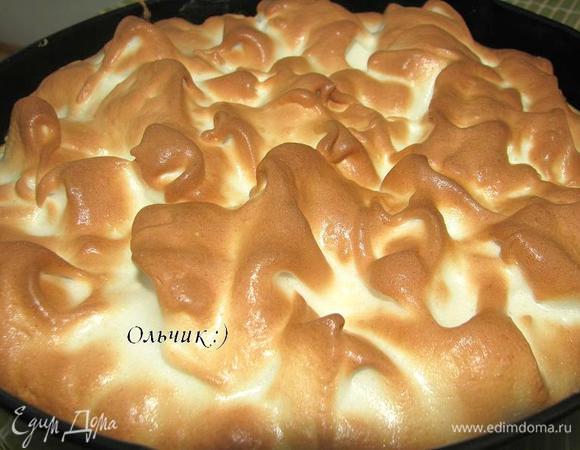 Отправляем в духовку еще на 10 - 15 минут, до румяного цвета меренги.