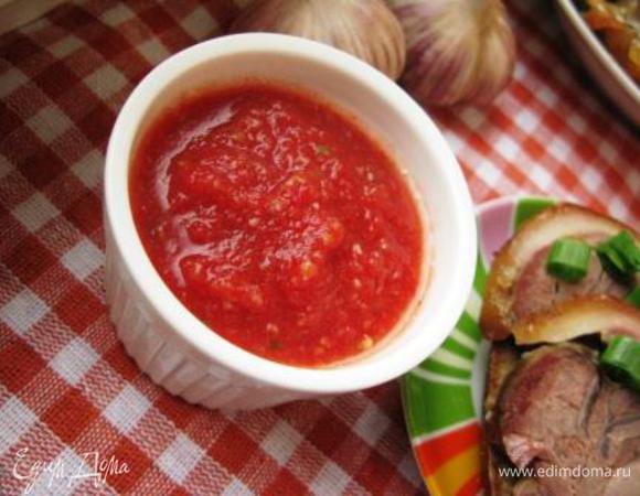 Для аджики все перекрутить на мясорубке, добавить соль, сахар, уксус, перемешать и разложить по баночкам. Выход - 2200 мл. Хранить в холодильнике! Дать настояться сутки.