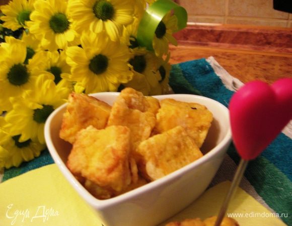 Подаем к столу сразу же, по желанию можно присыпать сахарной пудрой. Они, естественно, вкусны и холодными. Но корочка станет более мягкой, а начинка застынет снова. А так, получается нежное, молочно-кремовое наслаждение! Приятного аппетита!
