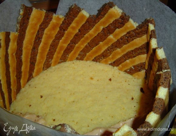 Эти полоски установить на бисквитный корж,