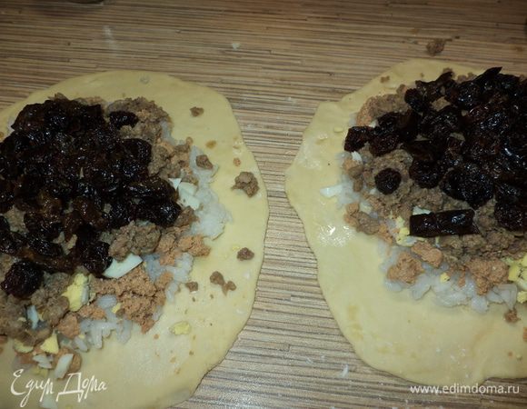 пятый- изюм и чернослив,в оригинале только с изюмом,но мы любим сочетание мяса с черносливом ,поэтому и он!