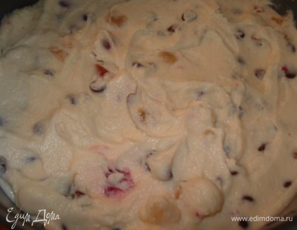 положить половину начинки из рикотты. Сверху-второй диск бисквита и оставшуюся начинку.
