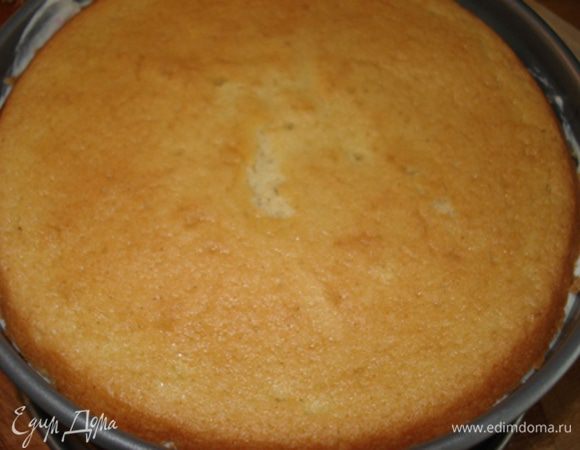 Накрыть торт третьим диском бисквита и поставить в холодильник на 12 часов.

