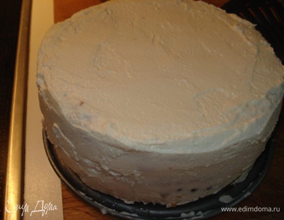 Перед подачей соединить 200 г рикотты и 20 г сах. пудры, покрыть массой торт.
Бока и поверхность торта присыпать фисташками.