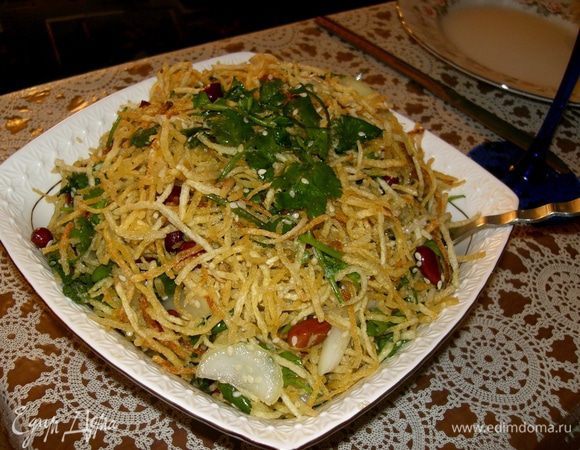 Получается прекрасный ароматный салатик или закуска,улетает в щитанные минуты!особенно у мужчин!!!!!