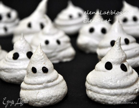 Затем их остудить и приделать им глазки, это можно сделать с помощью шоколада, или мастики. И согласитесь их можно оставить и так, просто безе, вкусно и просто, но я пошла дальше)))