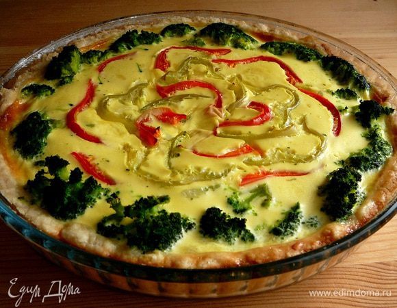 Запекать в течение 35-40 минут, пока наполнитель не поднимется, а основа не подрумянится.