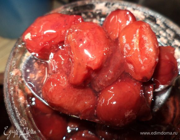 возьмем 2 ложки кизилового варенья