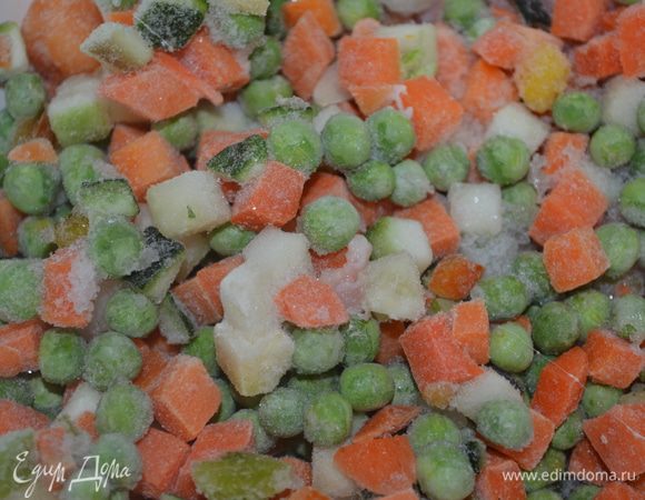 Фарш смешать с овощами