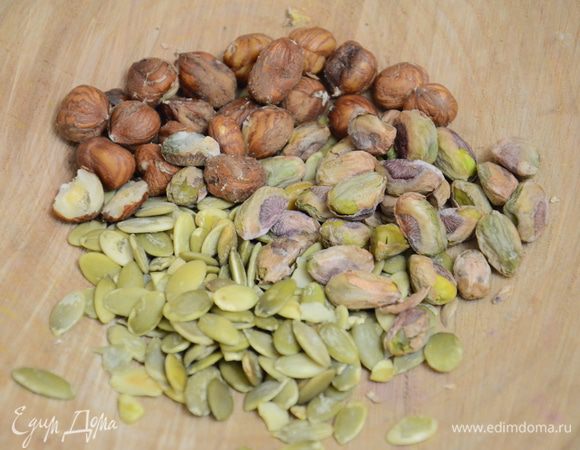 Фисташки очистить.
