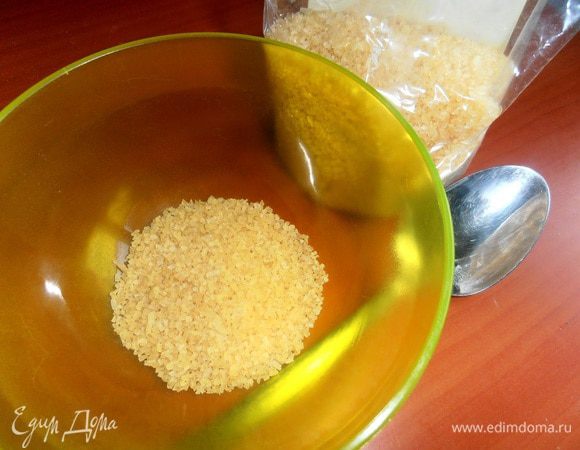 Желатин отмеряем (примерно 2 ст. л. в 20 г), заливаем тёплой водой, даём набухнуть и размешиваем на водяной бане. Затем вводим в наш виноградный сок-компот и тщательно перемешиваем! (К сожалению, мой фотик съел фотки подробные, пришлось заново переснимать кое-что, хорошо, что итоговое блюдо было целым!)