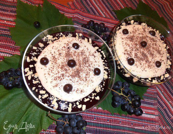 Получилось две формы с желе, ну а оставшееся яблочное пюре съелось в этот же день!