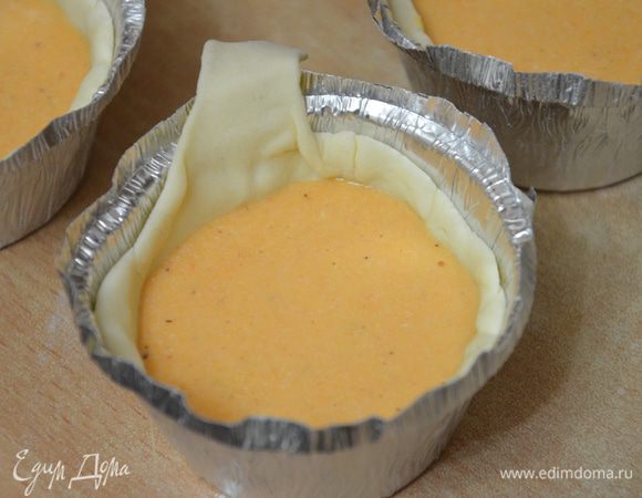 Разлить по формочкам.