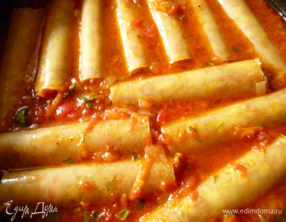 Затем выкладываем их в сковородку с соусом, ставим сковородку на небольшой огонь, закрываем крышкой и тушим 20-25 минут. Приятного вам аппетита!