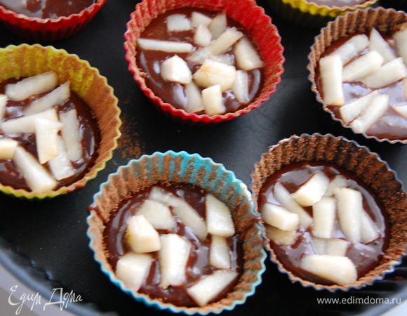 Сверху выложила груши.