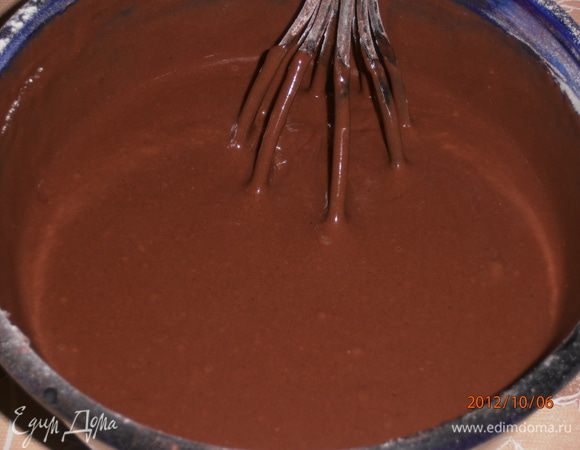 Нагреть немного кефир. Добавить все ингредиенты и хорошо перемешать.Тесто получается как на оладьи,немного гуще..