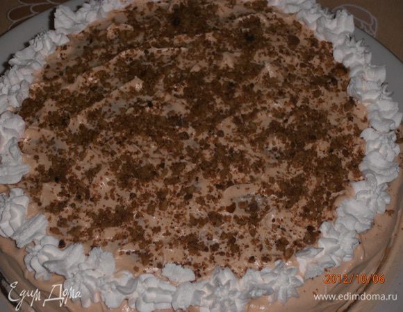 Hу я украсила по-простенькому сверху и поставила в холодильник (делала вечером, оставила на всю ночь). Торт получился просто обалденный. Мне он так понравился, что буду часто печь. Угощайтесь и вы!!! И обязательно попробуйте!!!