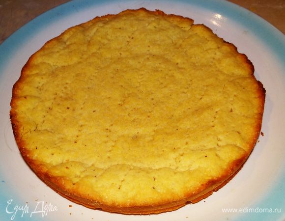 Вот, собственно, и первый корж:-) Только будьте оочень аккуратны: он достаточного хрупок и прямо-таки рассыпается в руках.