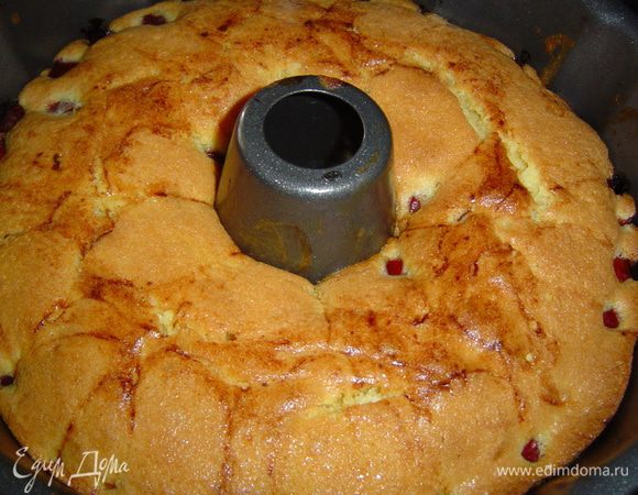 Выпекаем при температуре 180 гр. около 40 минут, готовность проверяем деревянной палочкой.