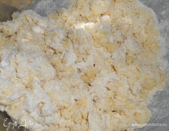 добавить соду с мукой и перетереть в крошку