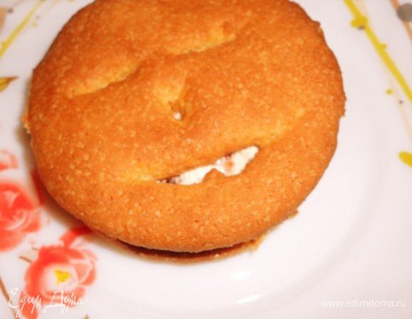 и накрыть мордочкой, получается вот такое печенье-сэндвич.... Приятного чаепития.....