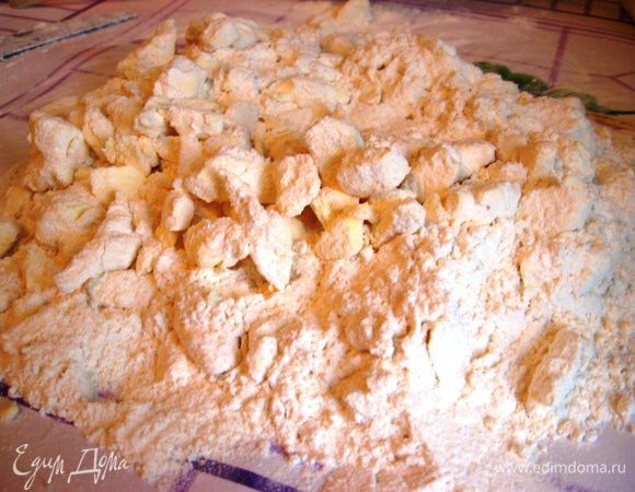 Рубим в крошку ножом.