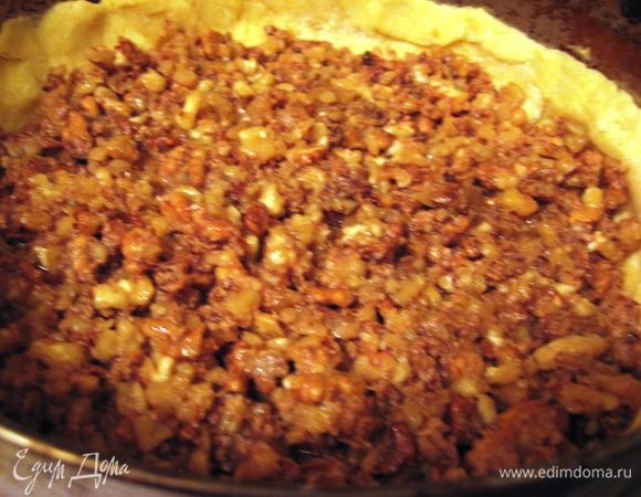 Сверху кладем начинку.