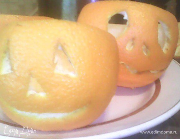 У апельсиновых "фонариков" вырезать рожицы))