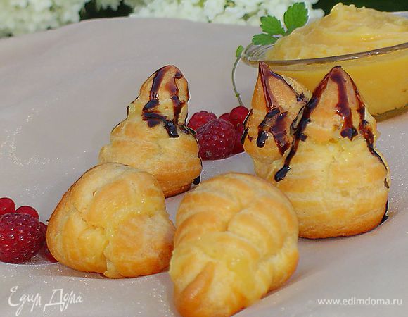 Сверху поливаем растопленным на водяной бане шоколадом.